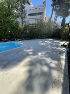 καθαρισμός βιομηχανικού δαπέδου πισίνας