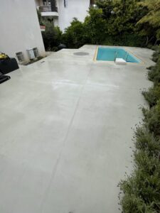 καθαρισμός βιομηχανικού δαπέδου πισίνας